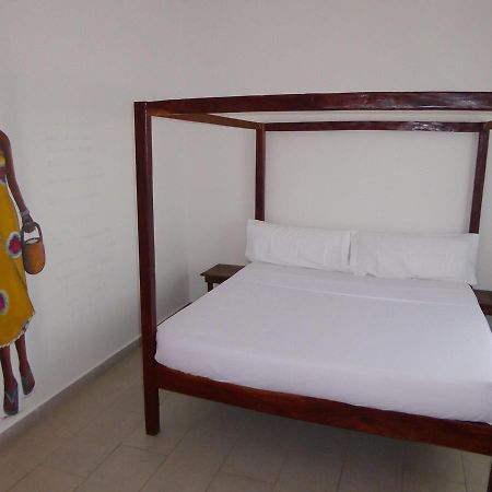 Sarawally Guesthouse Ampaya Bagian luar foto