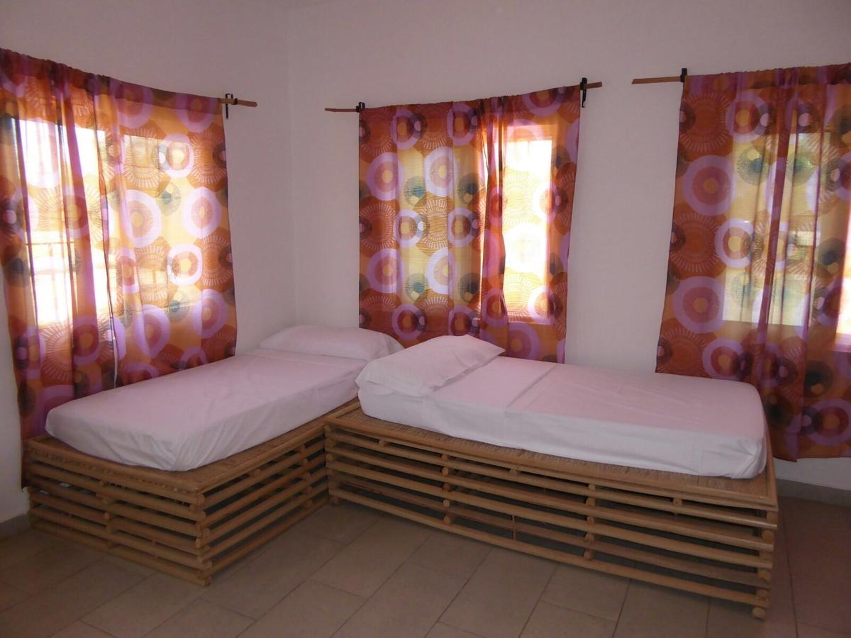 Sarawally Guesthouse Ampaya Bagian luar foto