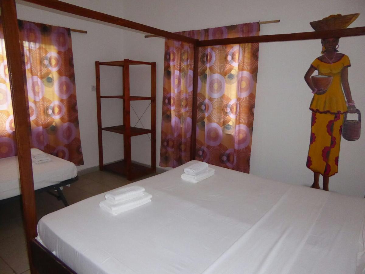 Sarawally Guesthouse Ampaya Bagian luar foto