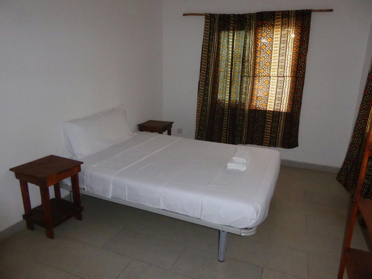 Sarawally Guesthouse Ampaya Bagian luar foto