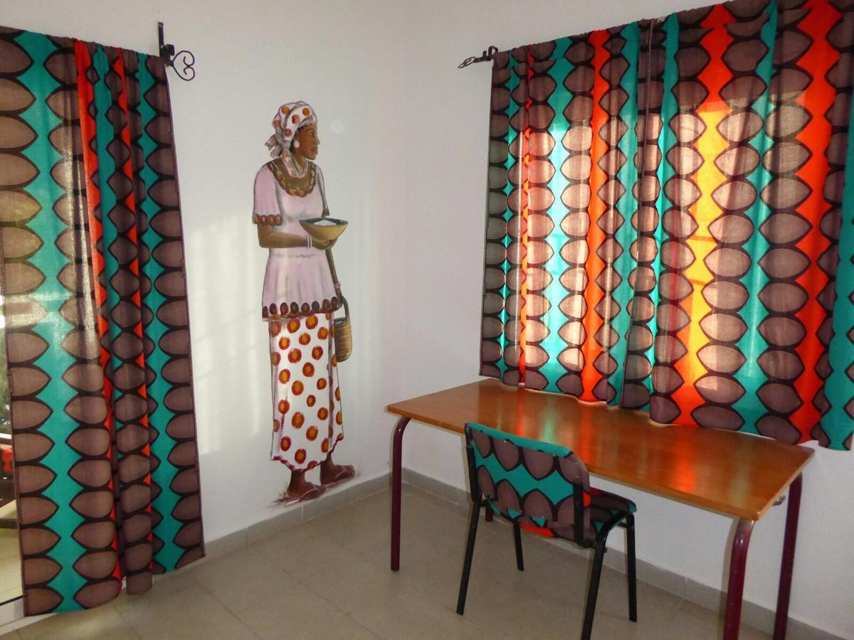 Sarawally Guesthouse Ampaya Bagian luar foto