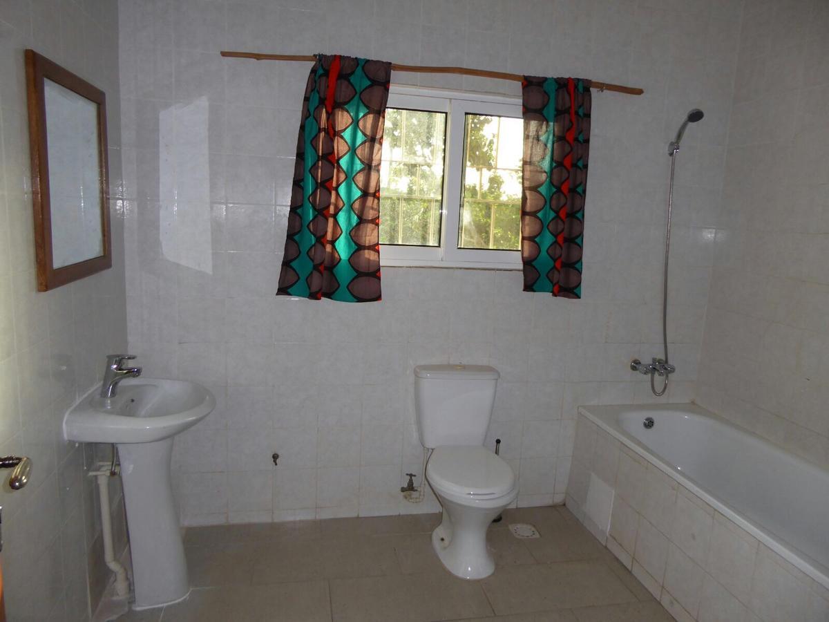 Sarawally Guesthouse Ampaya Bagian luar foto