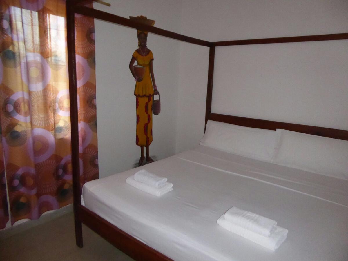 Sarawally Guesthouse Ampaya Bagian luar foto